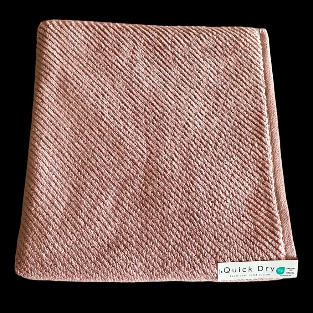 Quick Dry 2 Bath Towels 100 % Cotton Light Pink NEW WITH TAGS Sustainably Made